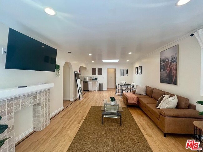 Foto del edificio - 834 Lincoln Blvd