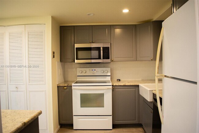 Foto del edificio - 260 NW 76th Ave
