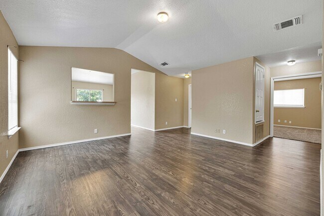 Building Photo - Beautiful Rental home located in NW San An...