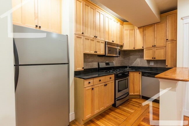 Building Photo - BROOKLINE 3BED!!!!