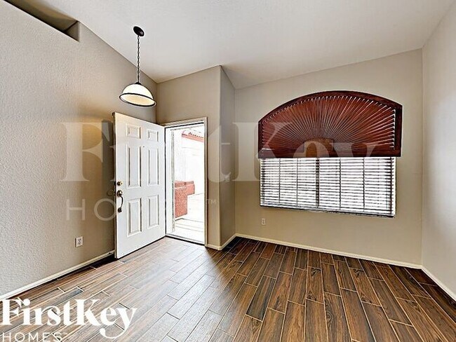 Building Photo - 8626 W Aster Dr