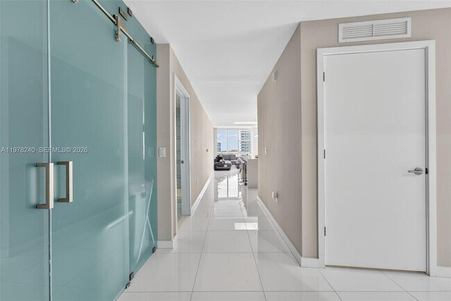 Building Photo - 851 NE 1st Ave