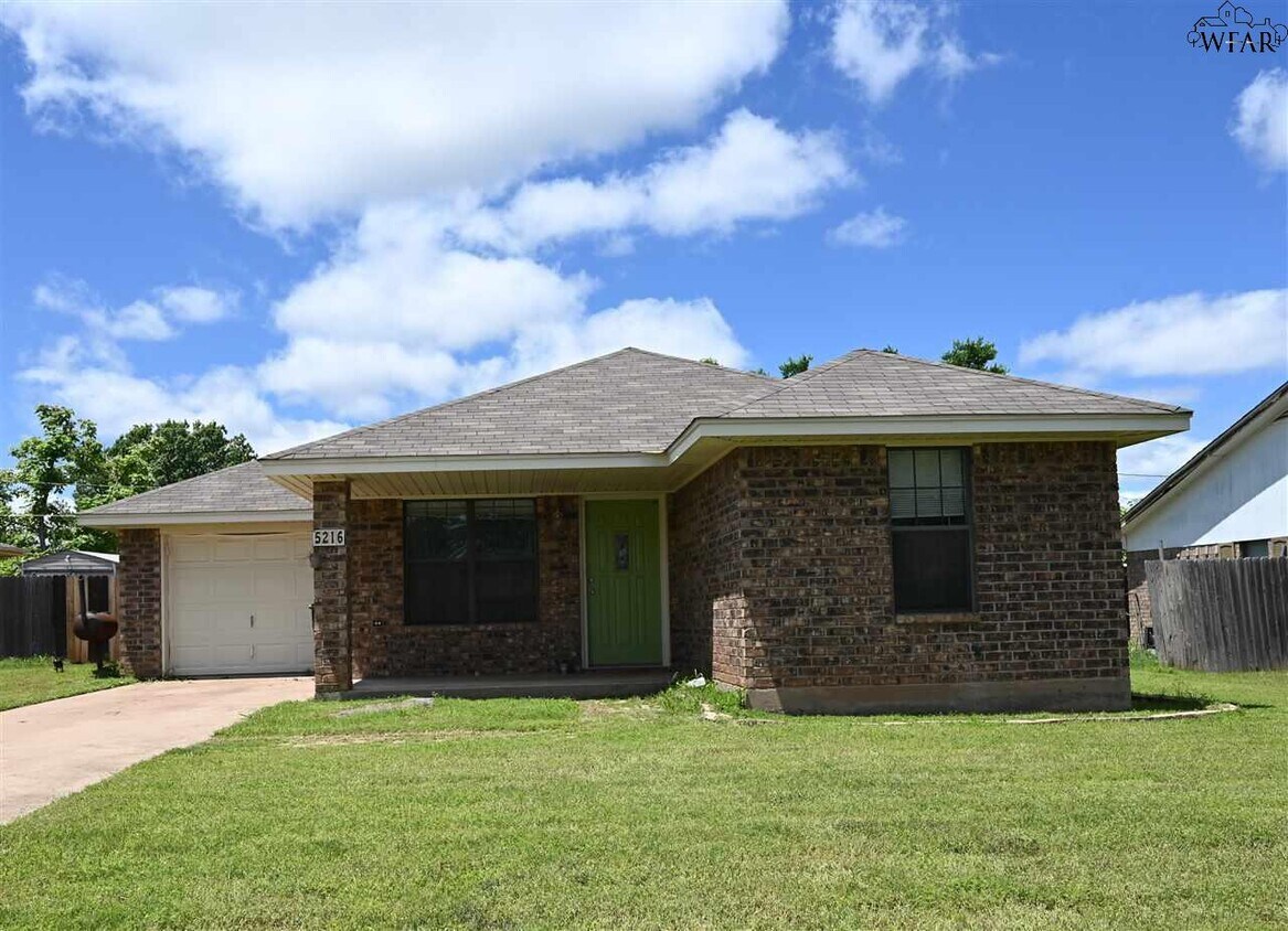 Foto principal - 5216 Brookwood Dr
