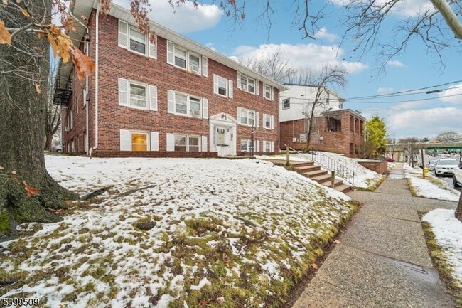 Building Photo - 357 Franklin St