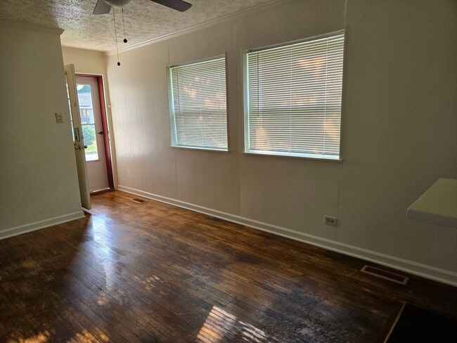 Foto del edificio - Oak Ridge 37830 - 1 bedroom, 1 bath Apartm...