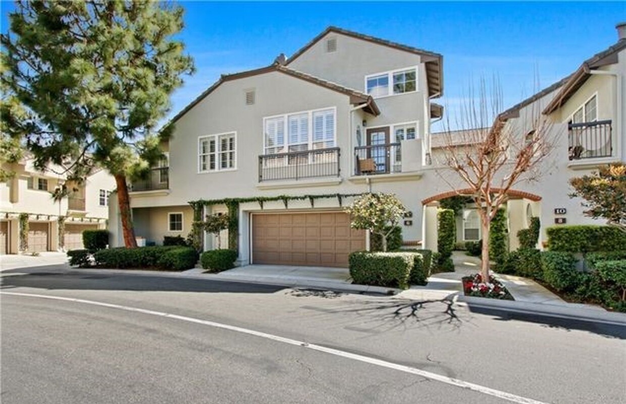 Primary Photo - Gated townhome in Newport Ridge Summit!