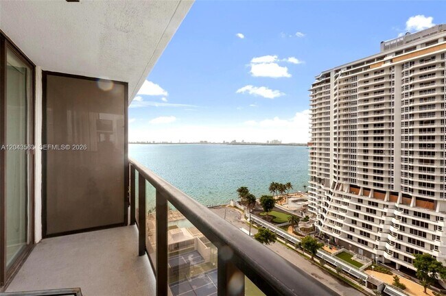 Foto del edificio - 600 NE 36th St