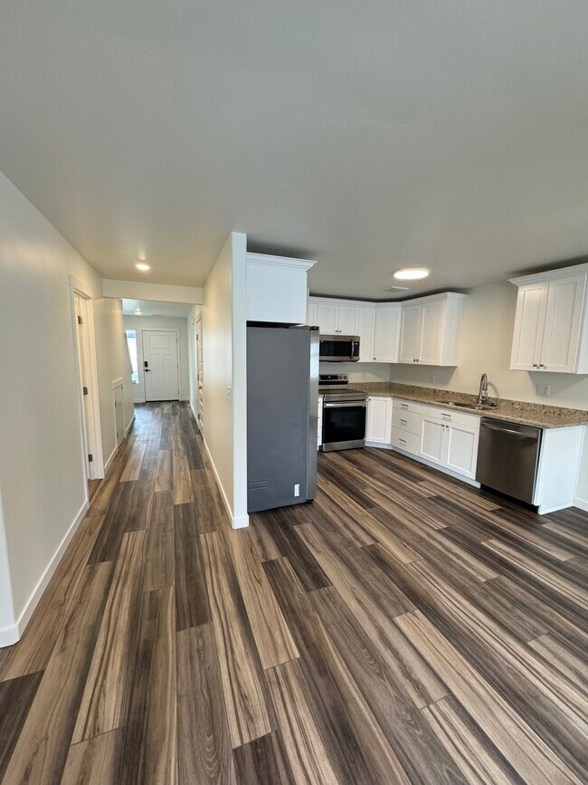 Building Photo - 845 Golden Bear Ln