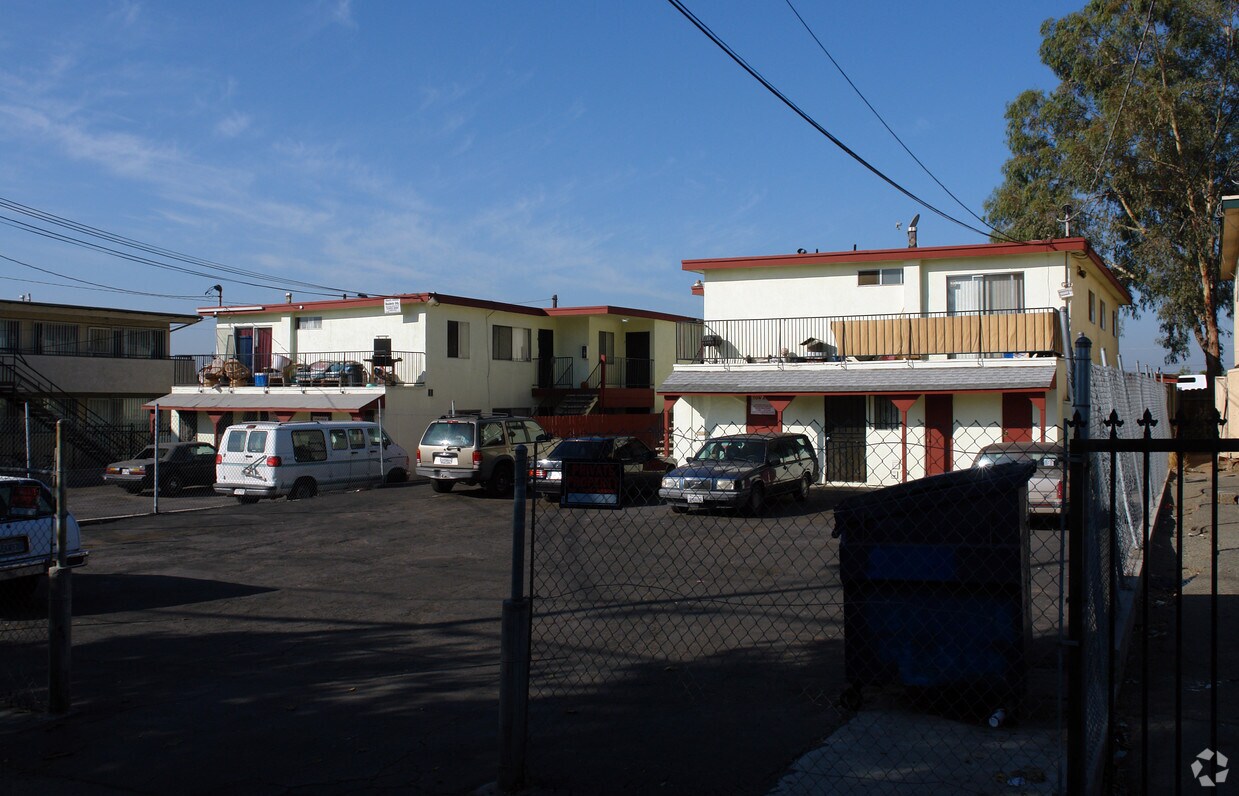 Primary Photo - 925 Grand Ave