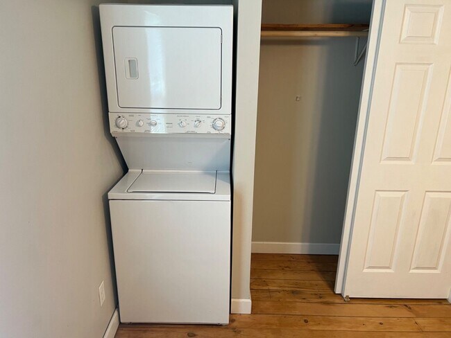 Foto del edificio - 402 E Milwaukee St