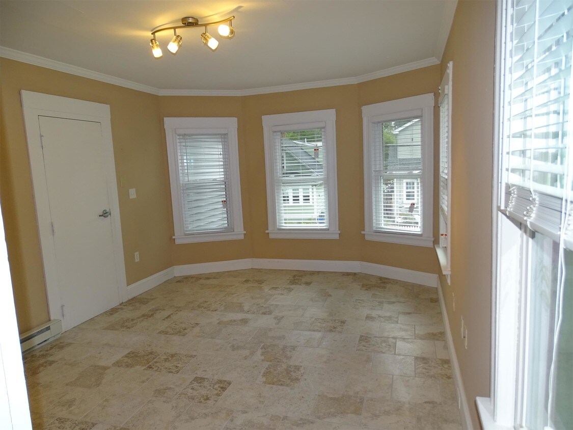 111 Churchill St Unit 111, Fairfield, CT 06824 Room for Rent in