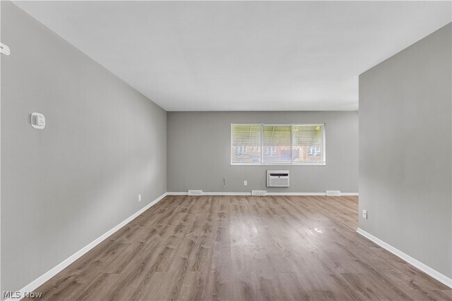 Foto del edificio - 2537 Noble Rd
