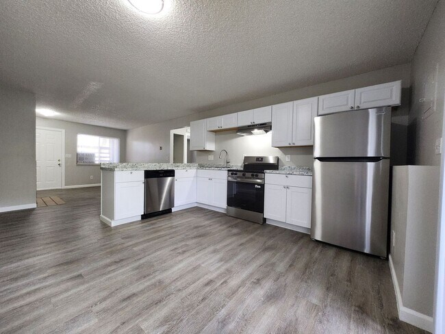 Foto del edificio - 2922 Straus Ln