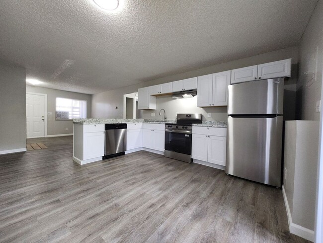 Building Photo - 2922 Straus Ln