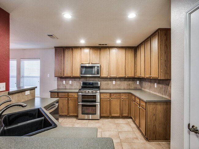 Foto del edificio - 6153 Bowfin Dr