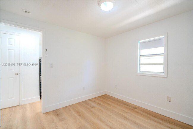Foto del edificio - 27 SW 55th Avenue Rd