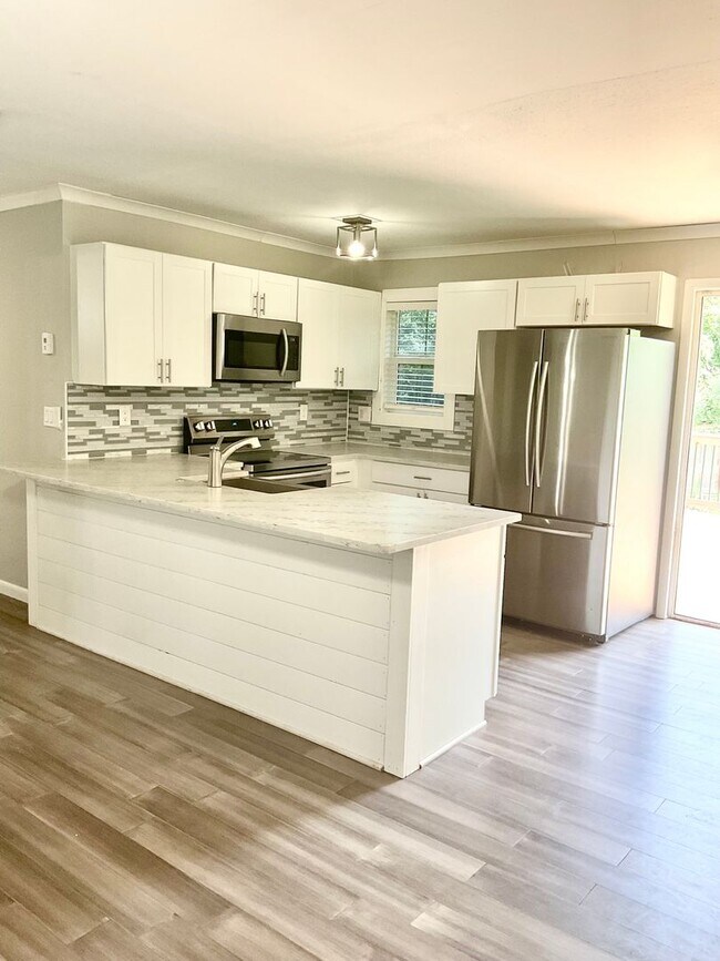 Foto del edificio - 4 bedroom home on Keith for Rent