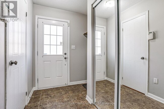 Photo du bâtiment - 71 Garth Massey Dr