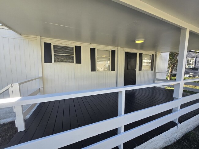 Building Photo - Affordable 1 Bedroom - Utilities Included