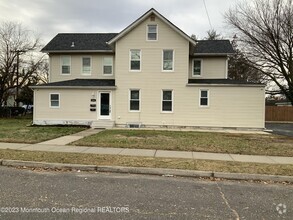 Building Photo - 104 Bridge Ave