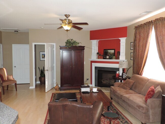 Foto del edificio - 5 BR/3BA | Newly Renovated Single Family Home |Wheelchair accesible room | Near Pharr Mill Park!