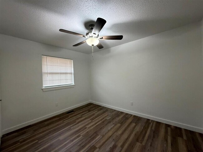 Building Photo - 6505 Cherokee Dr