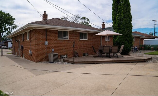 Building Photo - 3 br, 1 bath House - 3413 Applewood Ave