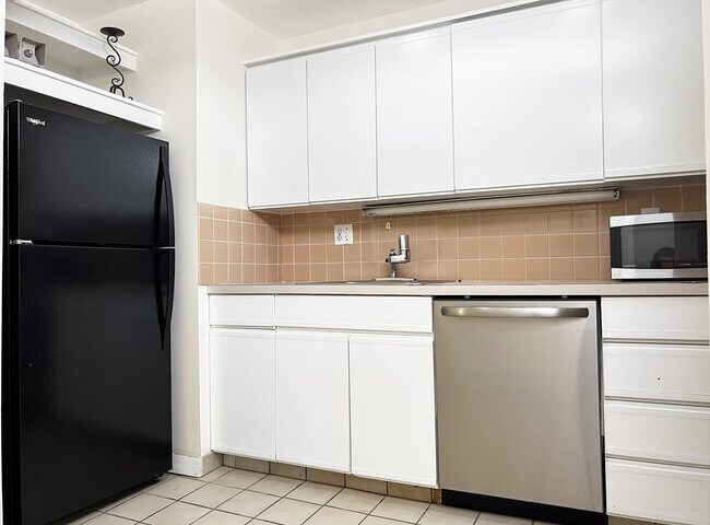 Building Photo - 14 Salem St