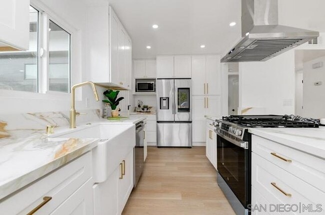 Building Photo - 210 Rosebay Dr