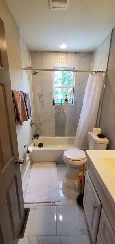 Foto principal - 735 E 36th St