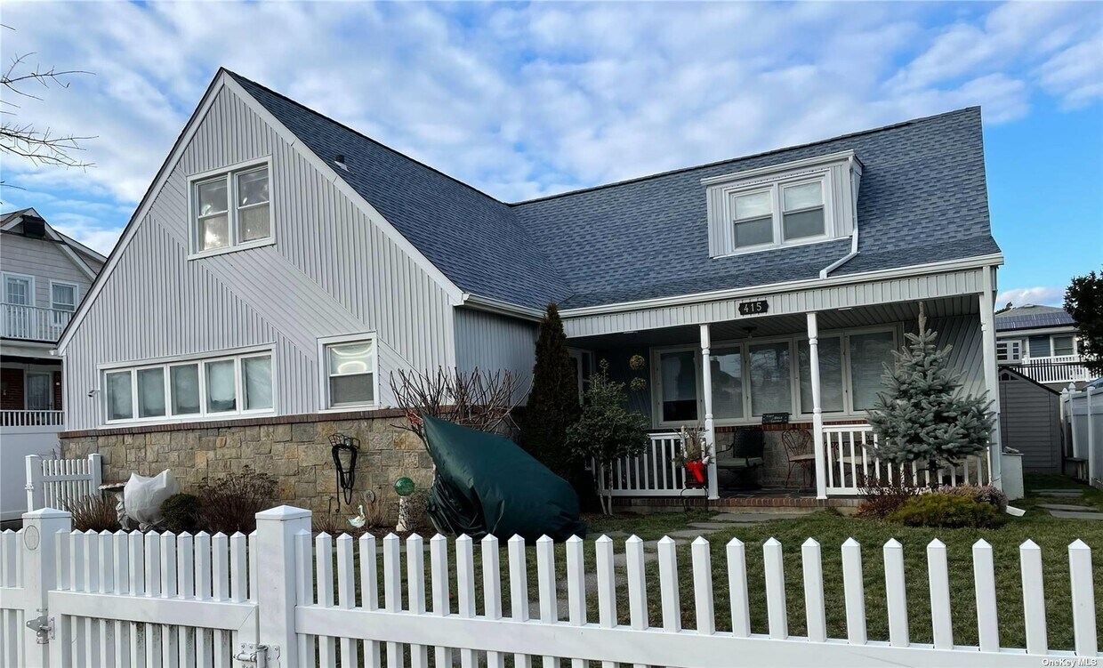 415 E Olive St Unit 2, Long Beach, NY 11561 Room for Rent in Long