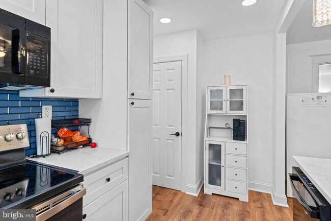 Foto del edificio - Welcome to this sunny and updated 4-bedroom, 2-bath row home in the heart of Mt. Airy! W/D! Large...