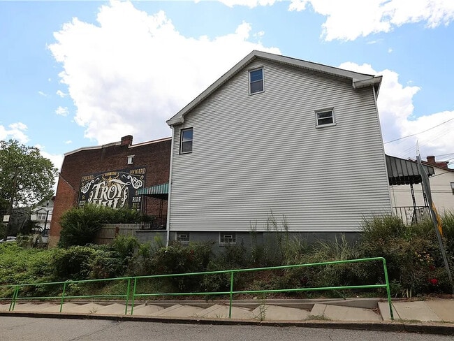 Building Photo - 1845 Ley St