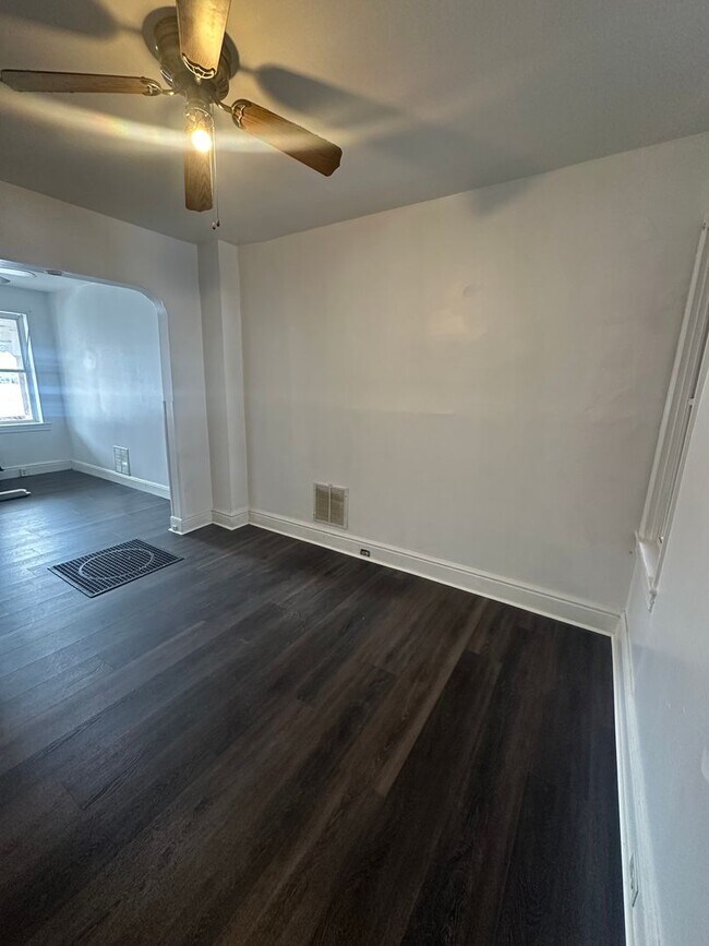 Foto del edificio - 927 W Poplar St