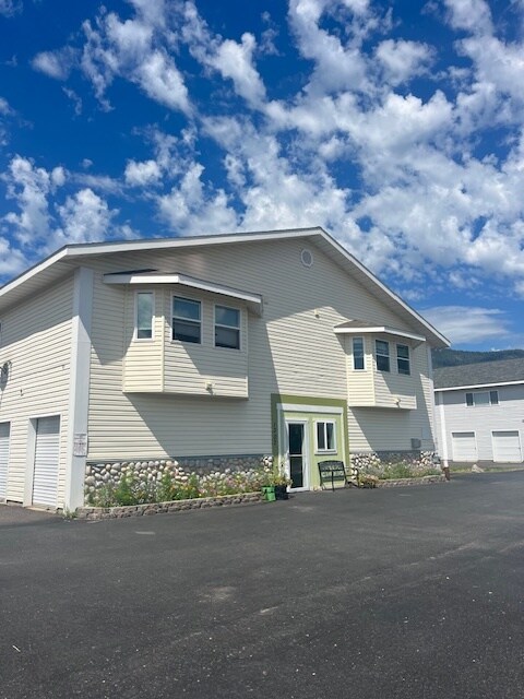 Foto principal - 1307 N Division Ave