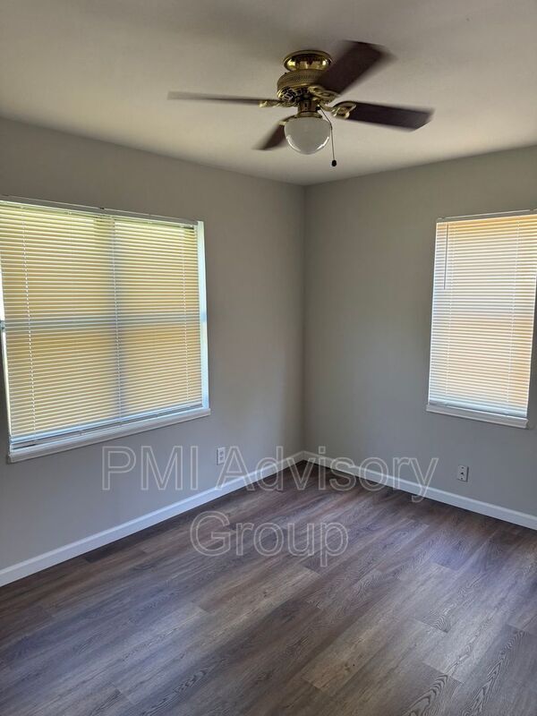 Foto del edificio - 2521 SW Sunset Rd