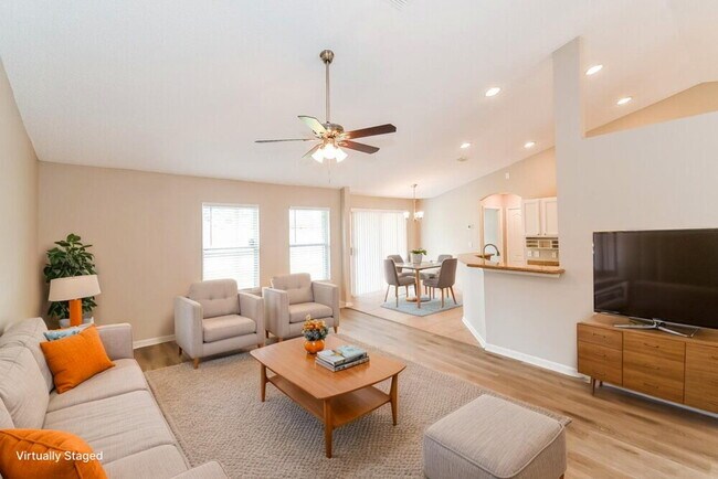 Foto del edificio - 1266 Summit Oaks Dr E