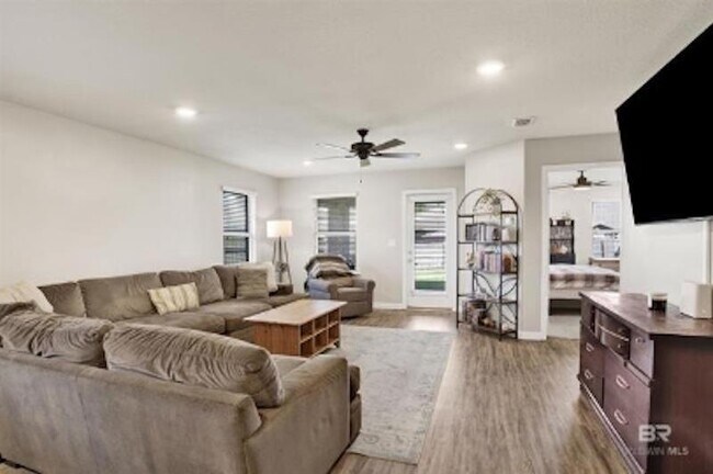 Foto del edificio - 1283 Fairlawn Dr