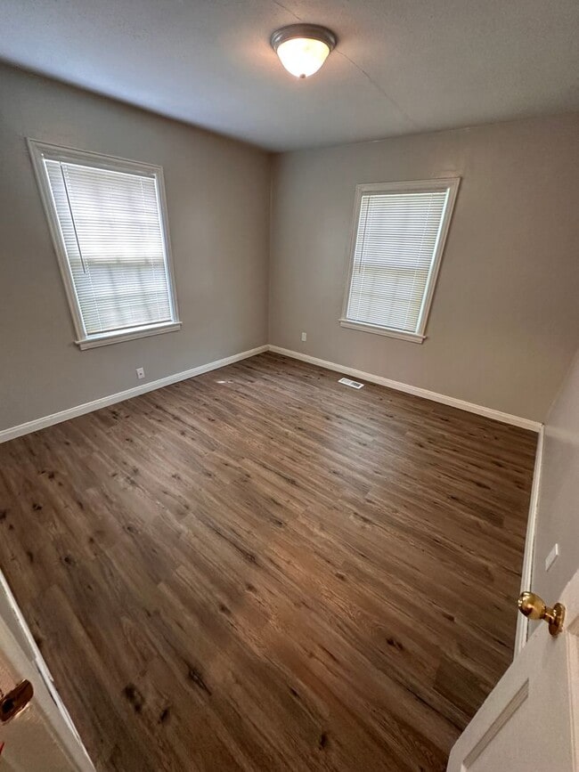 Building Photo - 1028 N Terrace Dr