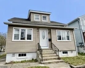 Building Photo - 1411 Hussa St