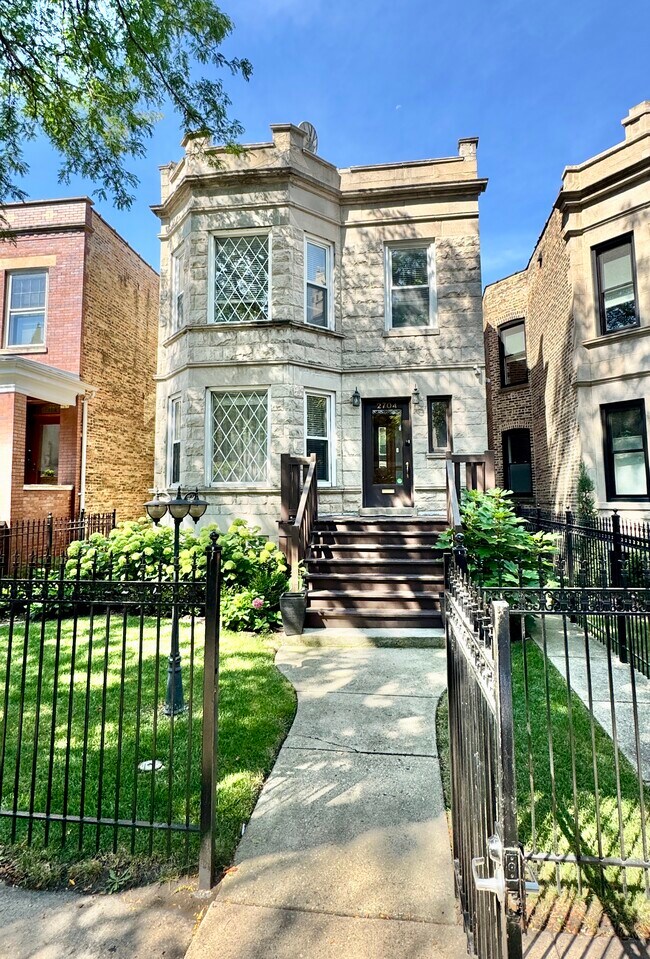 Foto del edificio - 2704 N Francisco Ave
