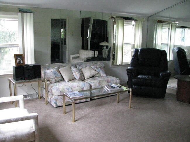 Living Room - 2363 Mount Carmel Ave