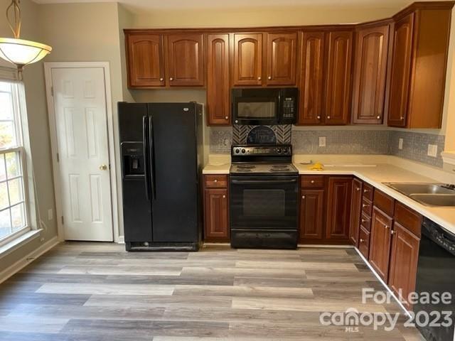 Building Photo - 15615 Sir Charles Pl