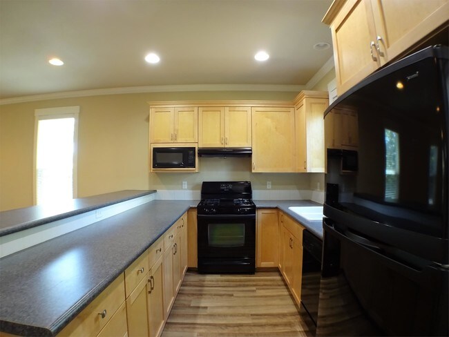 Building Photo - 2421 England St