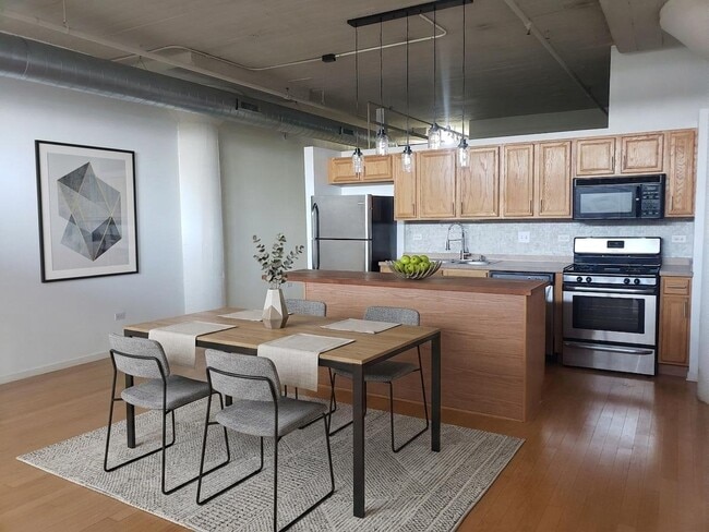 Photo - 1525 S Sangamon St Apartment