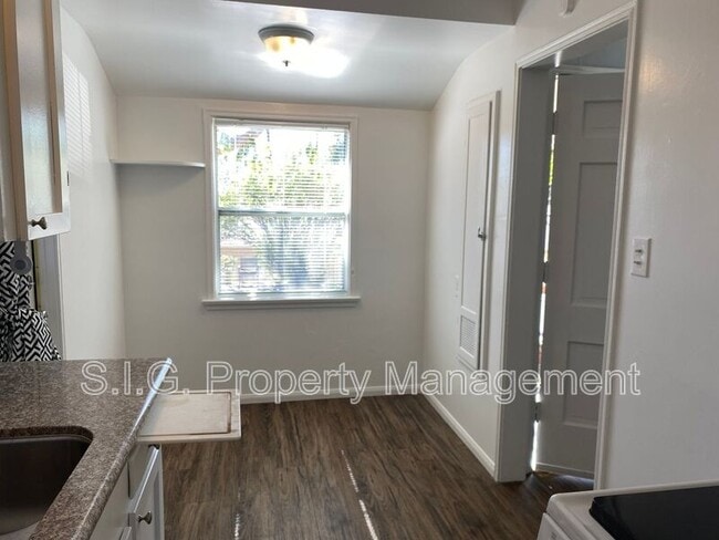 Building Photo - 10115 Haines Canyon Ave