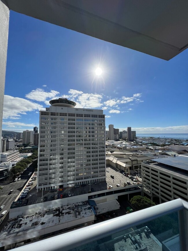 Building Photo - ** 2 BEDROOM 2 BATH** 2 covered PARKING, O...