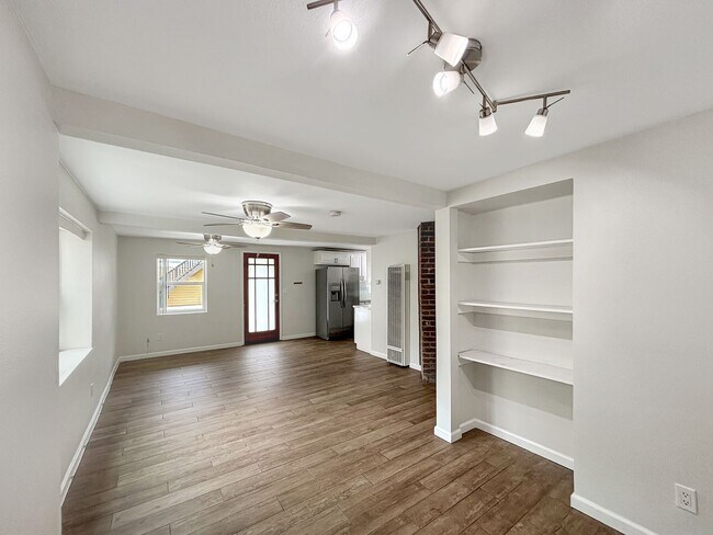 Building Photo - Charming 3BD/1BA Condo in University Heigh...