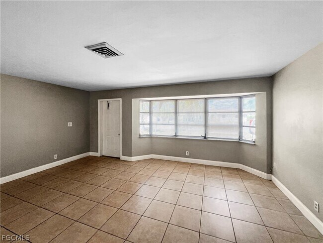 Foto del edificio - 7300 Barragan Rd