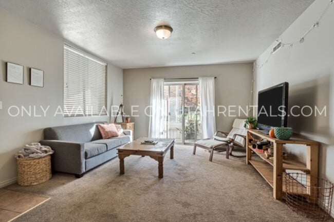 Building Photo - 859 E 620 N